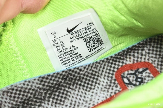 Stocking Stuffer  LeBron 20  FJ4955-300 Nike 0318